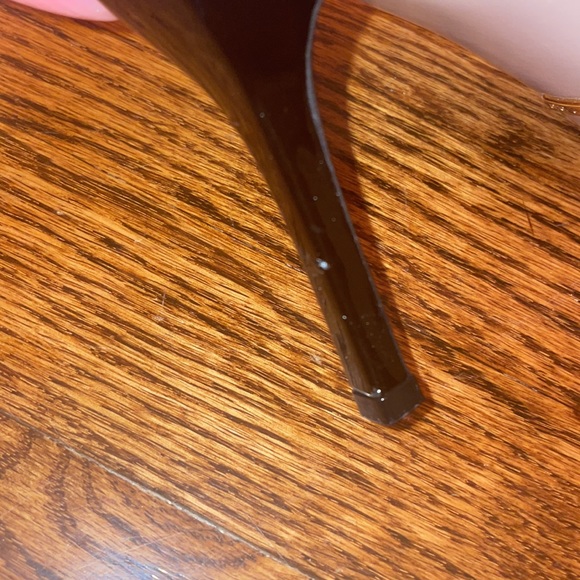 Authentic Gucci size 40 horse- bit black patent leather heels. - Picture 9 of 9